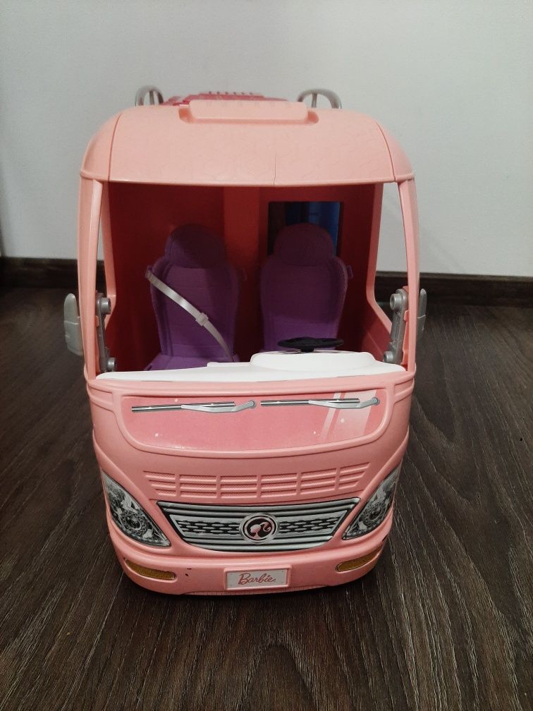 Kamper Barbie z basenem