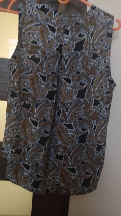 Letnia bluzeczka bez rękawów