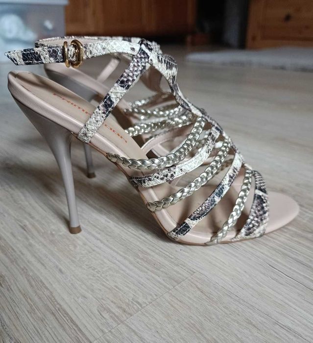 Sandały na szpilce Prima Moda 38