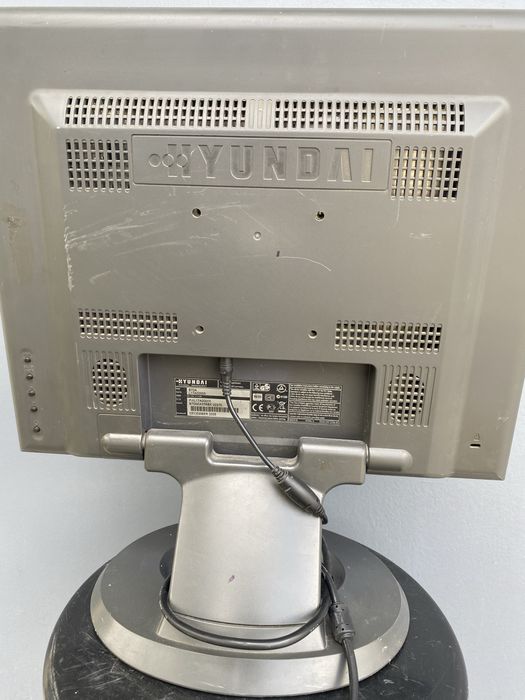 Монитор Hyundai B70A