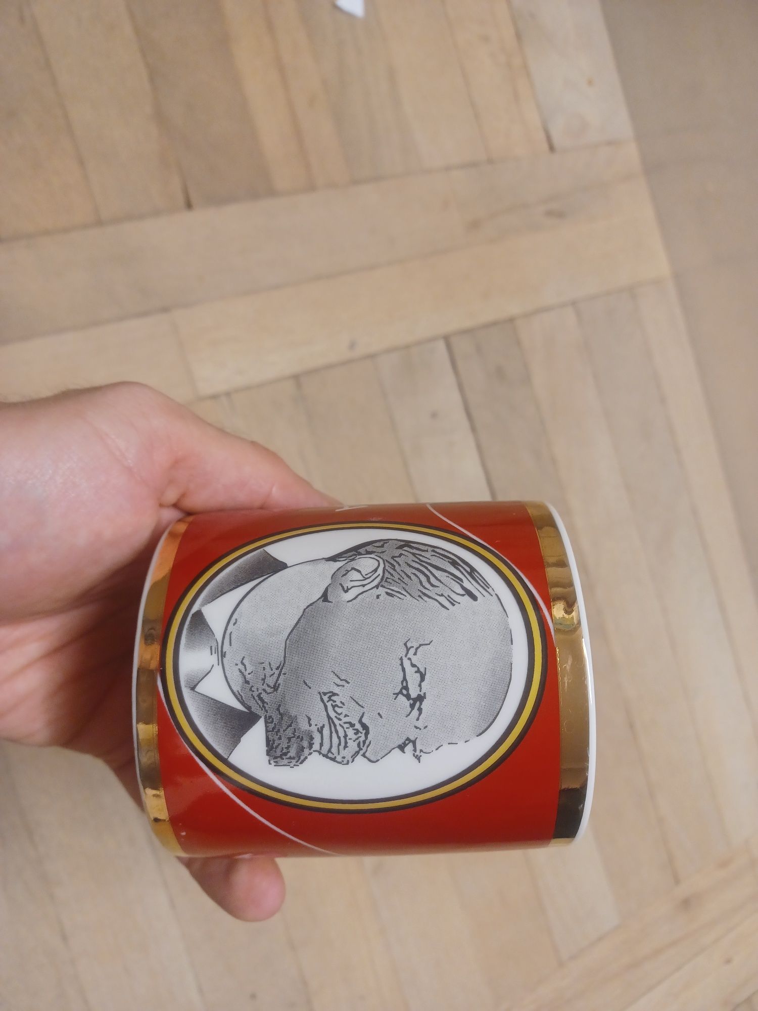 Kolekcjonerski kubek z motywem ZSRR i Leninem