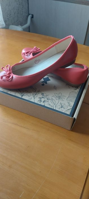 Туфли-балетки женские