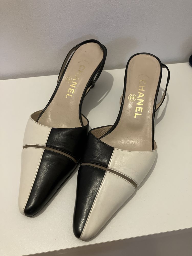 Sapatos CHANEL Vintage Preto e Branco