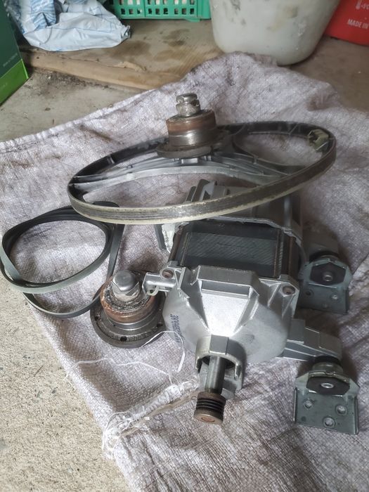 Двигун пральної машини Siemens 304743AB5