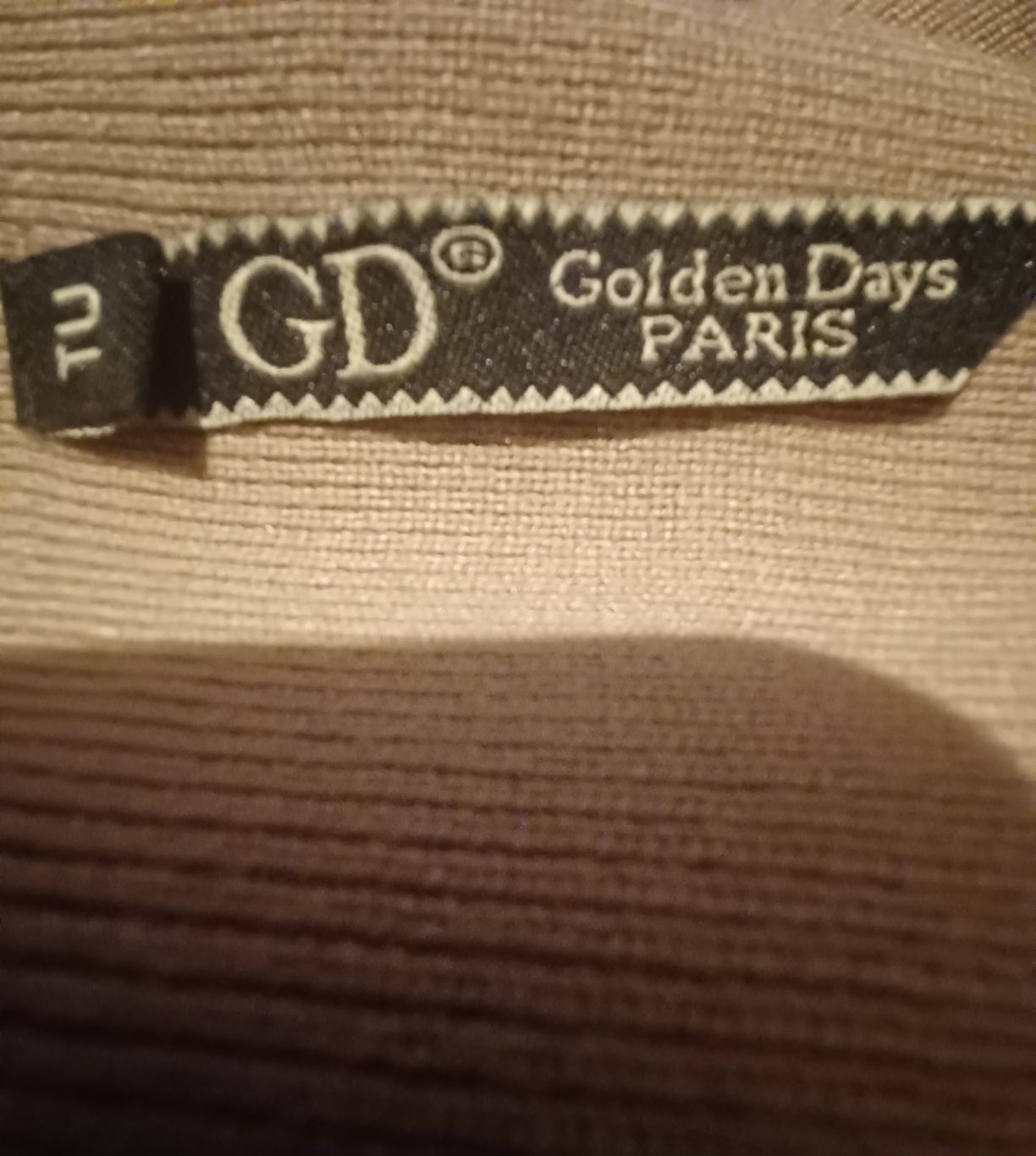 Efektowna sukienka midi GD
