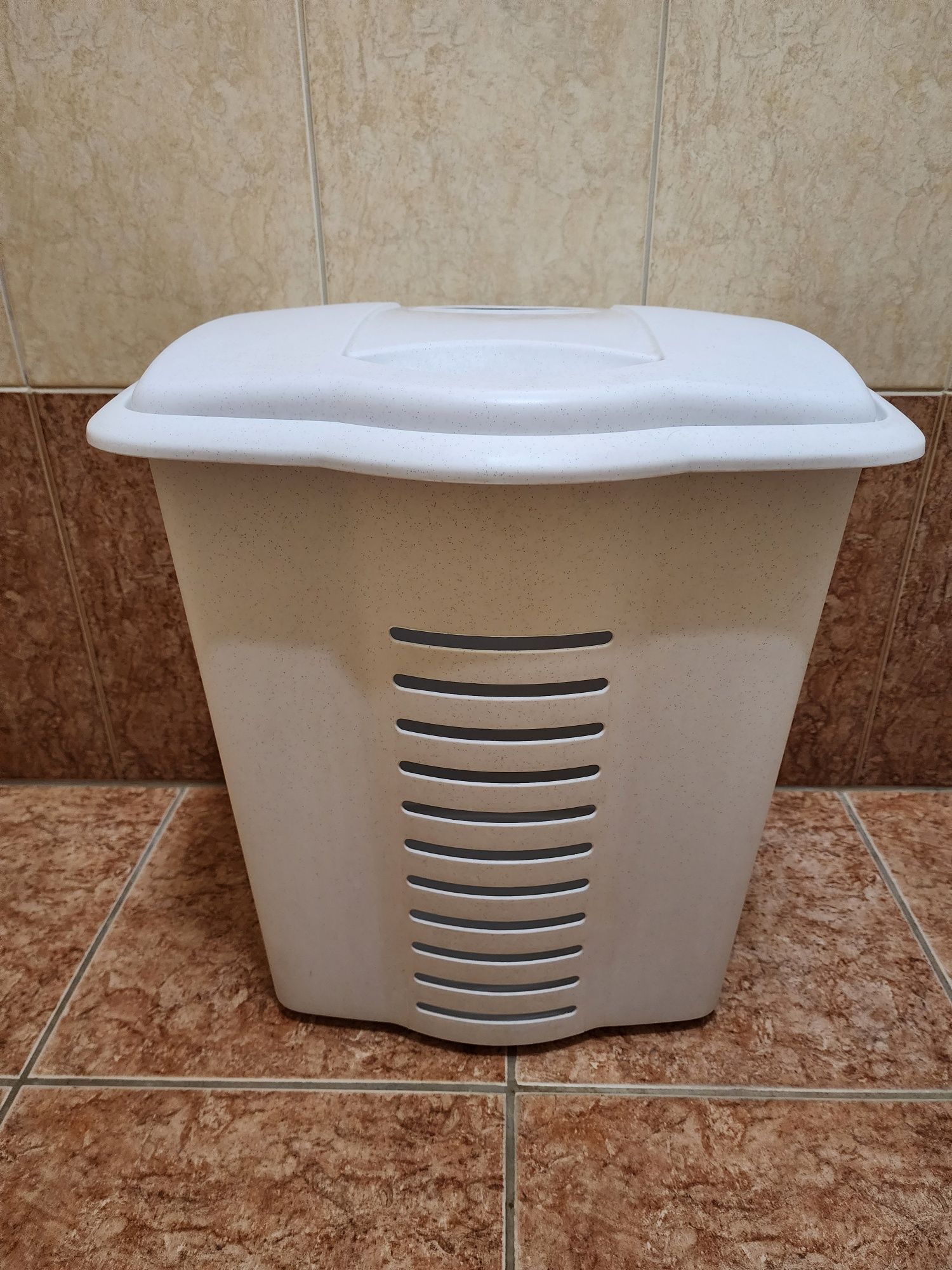 Продається кошик для білизни.