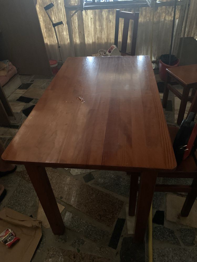 Vendo mesa e 4 cadeiras e maquina de lavar