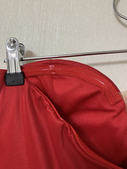 Нарядные красные платья