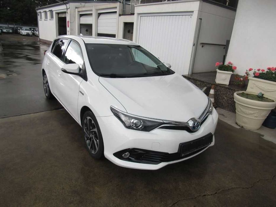 Бампер Toyota Auris E18 запчастини Тойота Ауріс Аурис Е18  разборка
