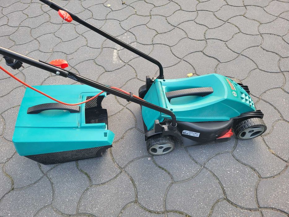 Kosiarka elektryczna Bosch ARM 3200 z koszem z funkcją mulczera 1200w