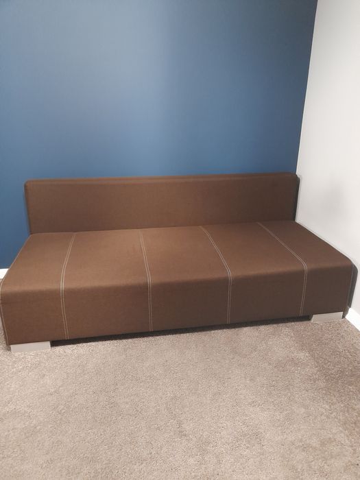 Sprzedam sofę w kolorze brązowym