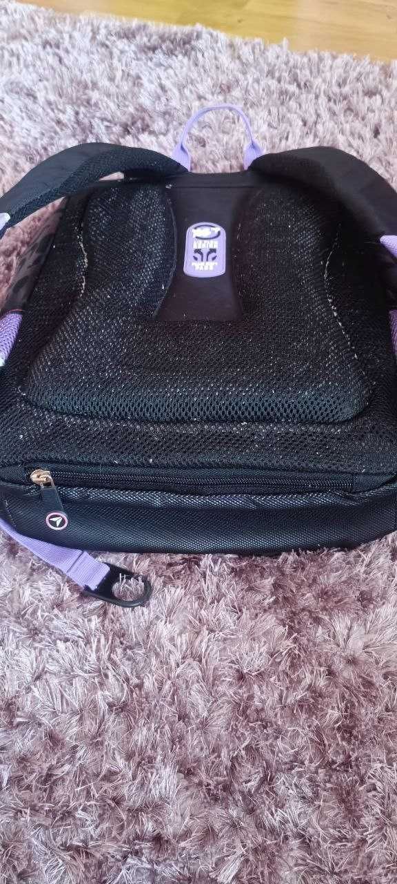 Рюкзак чорний для дівчинки YES S-50 Alice 18 л + сумка для перезувного