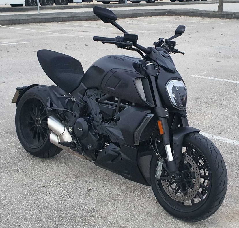 Ducati Diavel 2021 - Dark Stealth