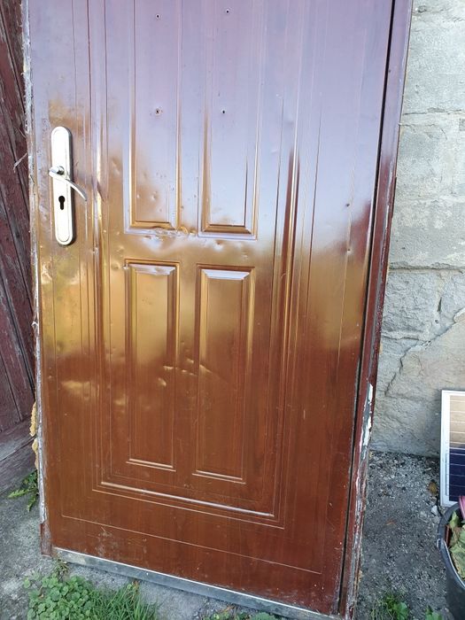 Drzwi metalowe z futryną prawe