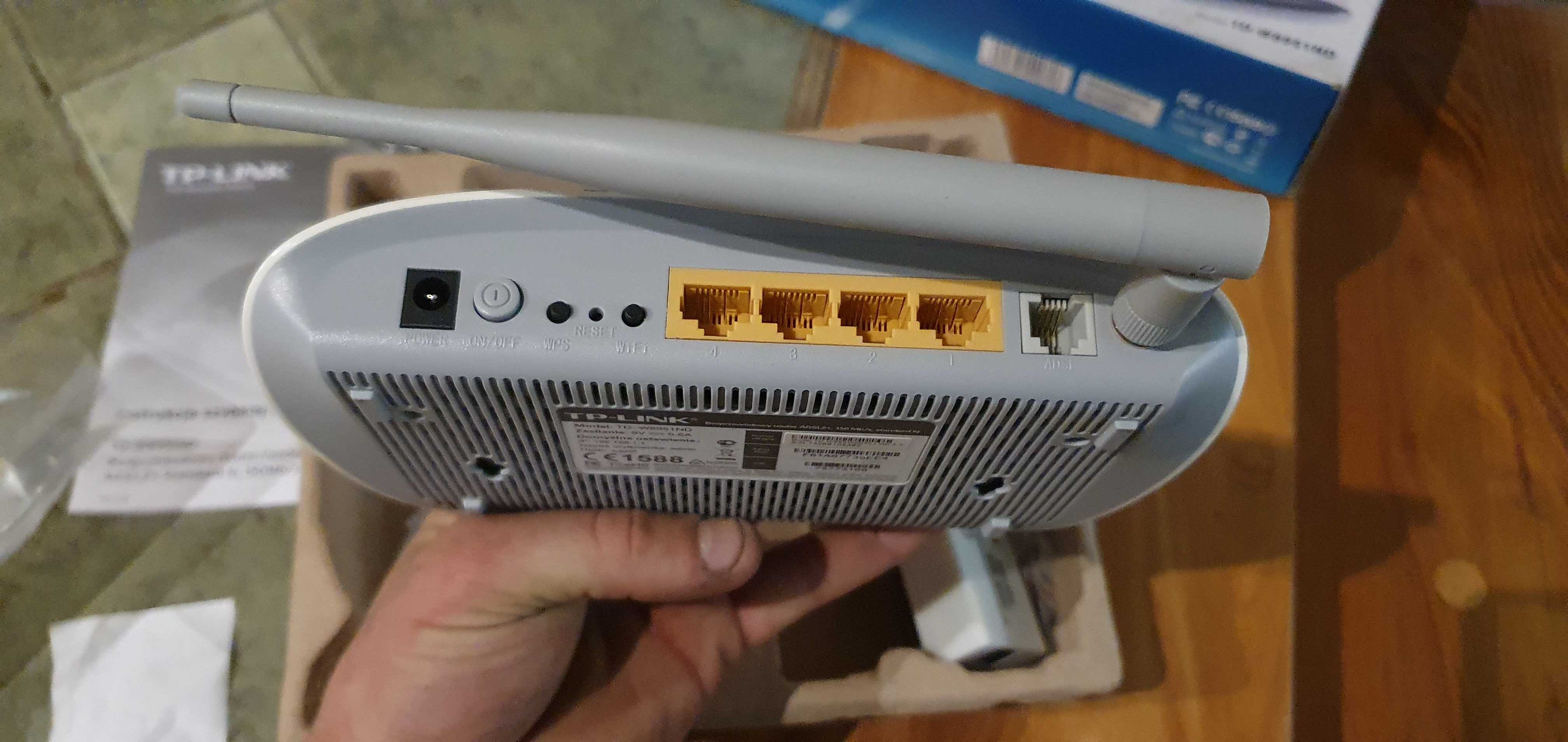 Router TP-LINK       .