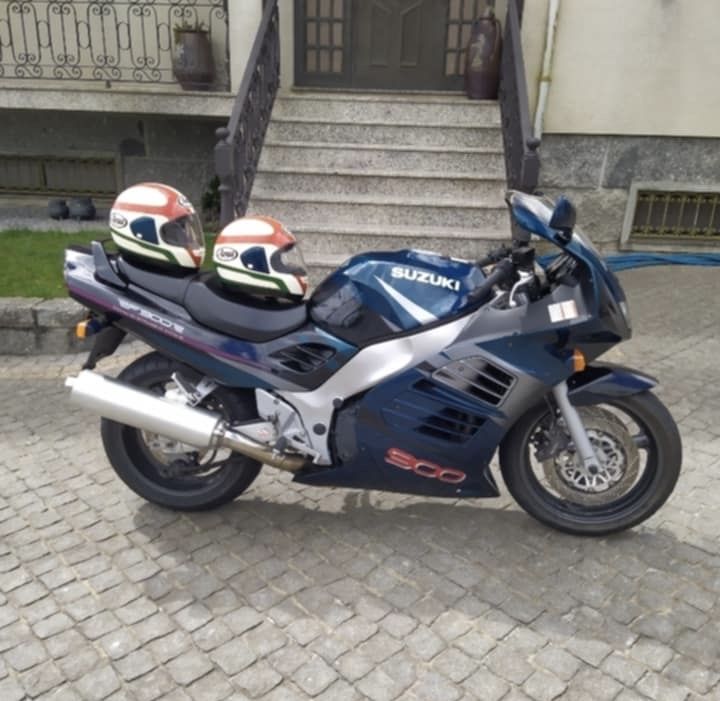 Moto Suzuki RF900 R