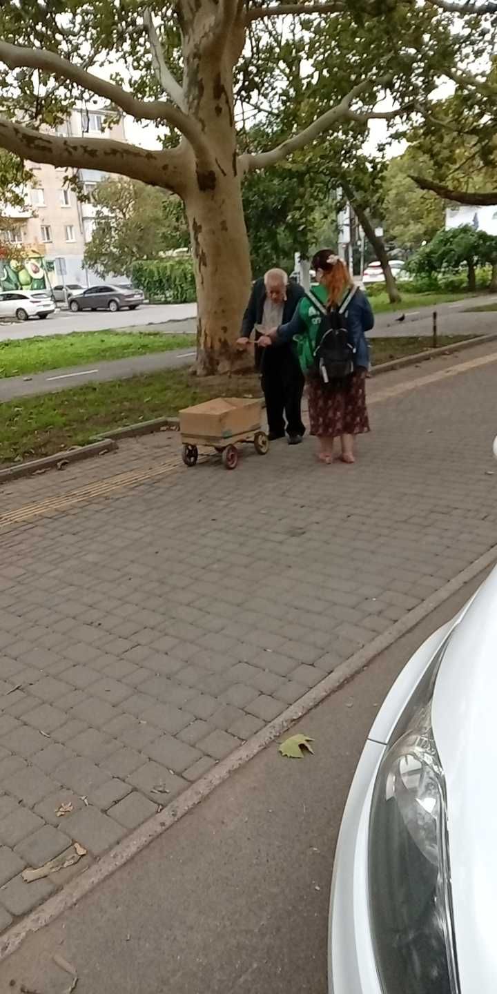 Промоутер раздача флаеров