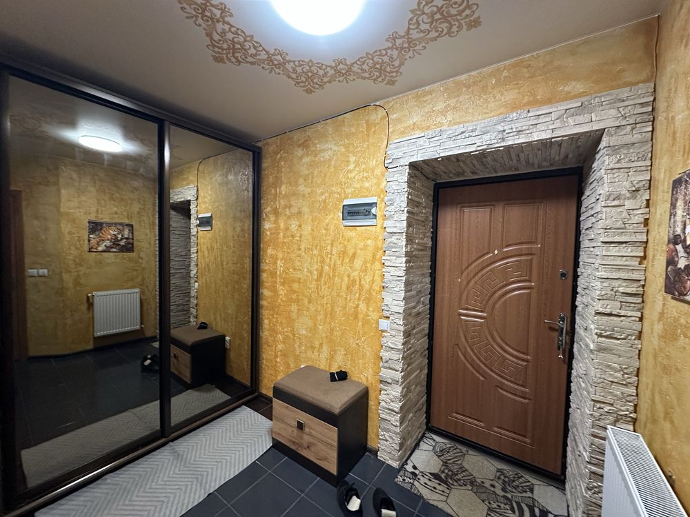 Продам 1 кімнатну в новобудові квартиру вул.Коновальця