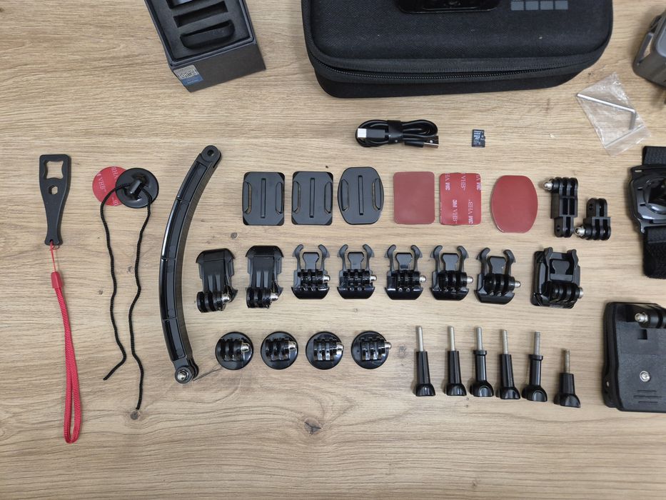 GoPro 13 + pełny zestaw akcesoriów + karta 64GB