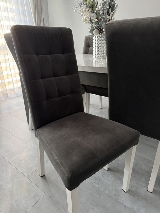 Stół z 10 krzesłami