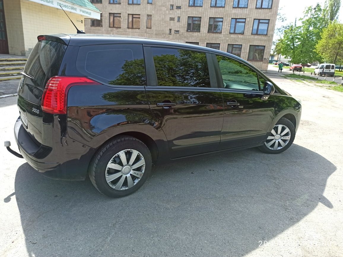 PEUGEOT 5008, 2010