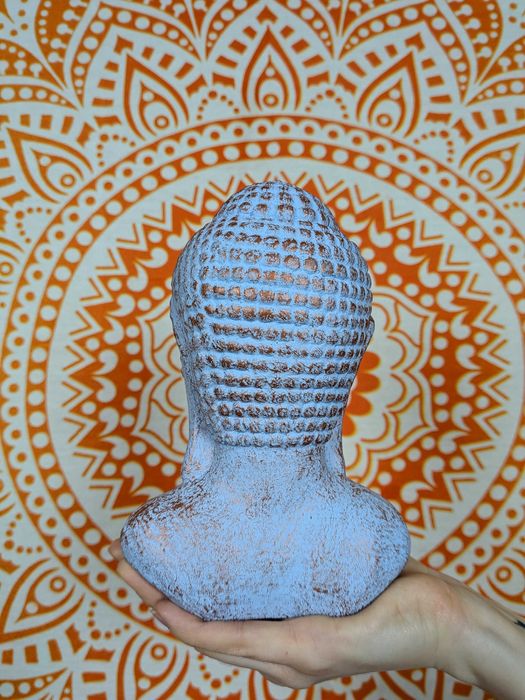 niebieska głowa spokojnego buddy,  dekoracja zen z betonu