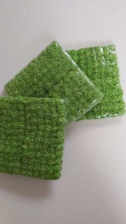 Zielone różyczki piankowe 2 cm idealne do dekoracji handmade z drutem