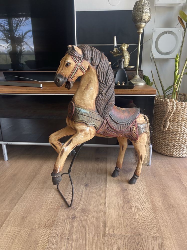 Cavalo de madeira decorativo