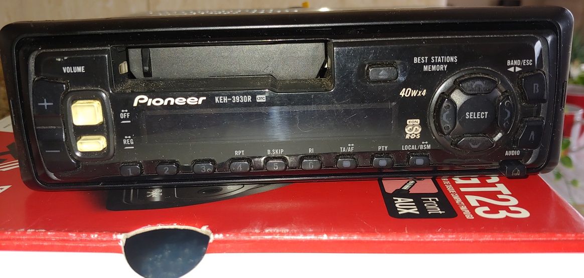 Radiomagnetofon samochodowy Pioneer