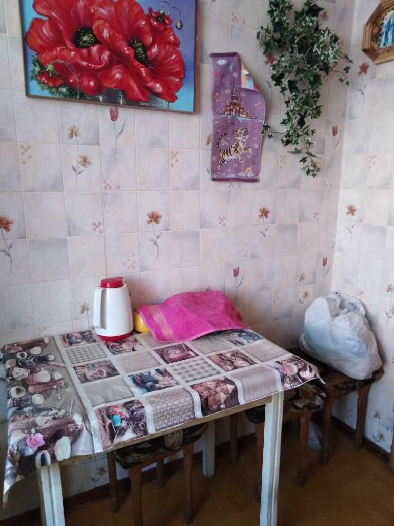 Здам КІМНАТУ для дівчини/ жінки в Центрі, вул. Героїв УПА