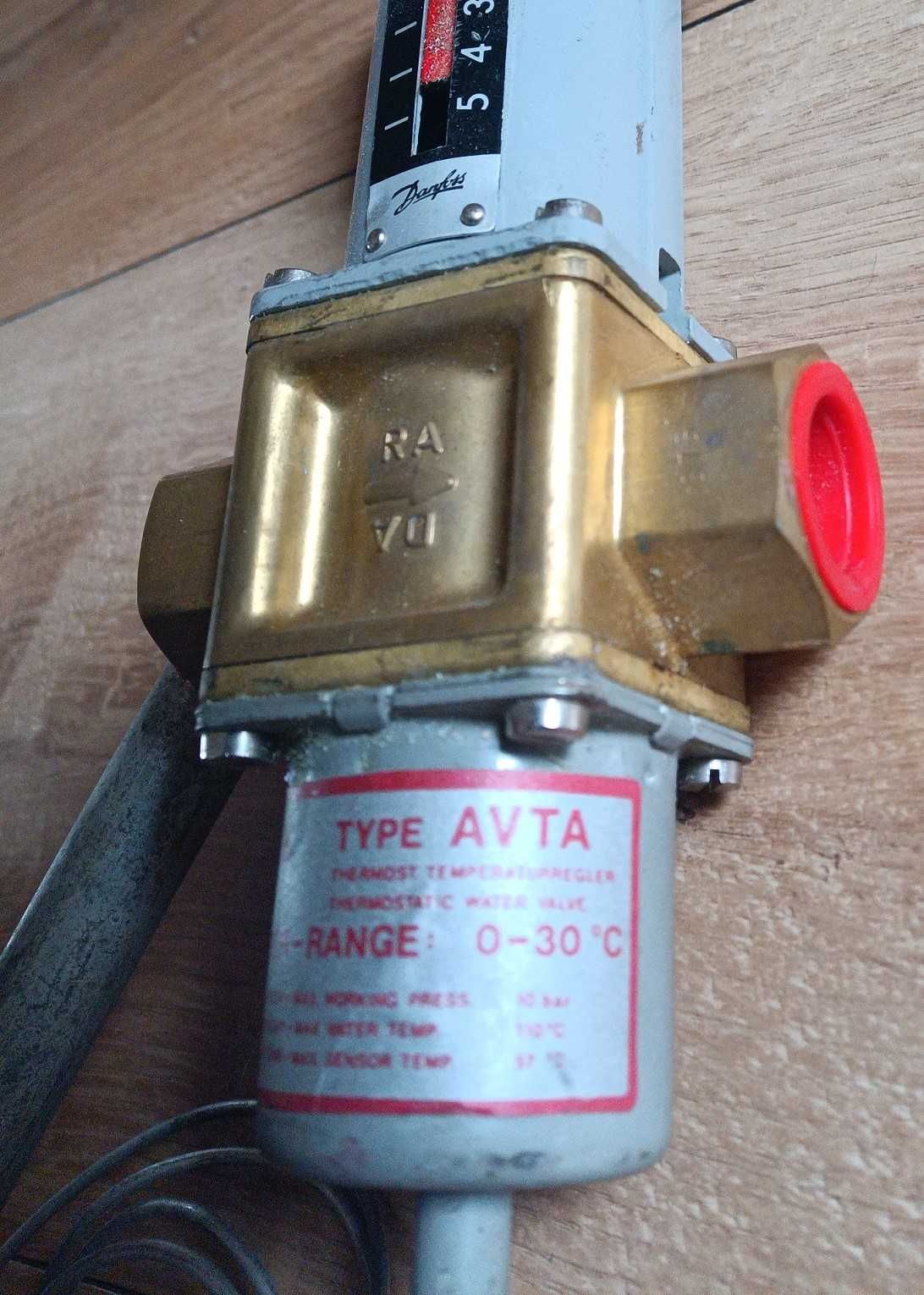 Zawór termostatyczny do wody chłodzącej Danfoss AVTA 20 G3/4" 3/4" 30C