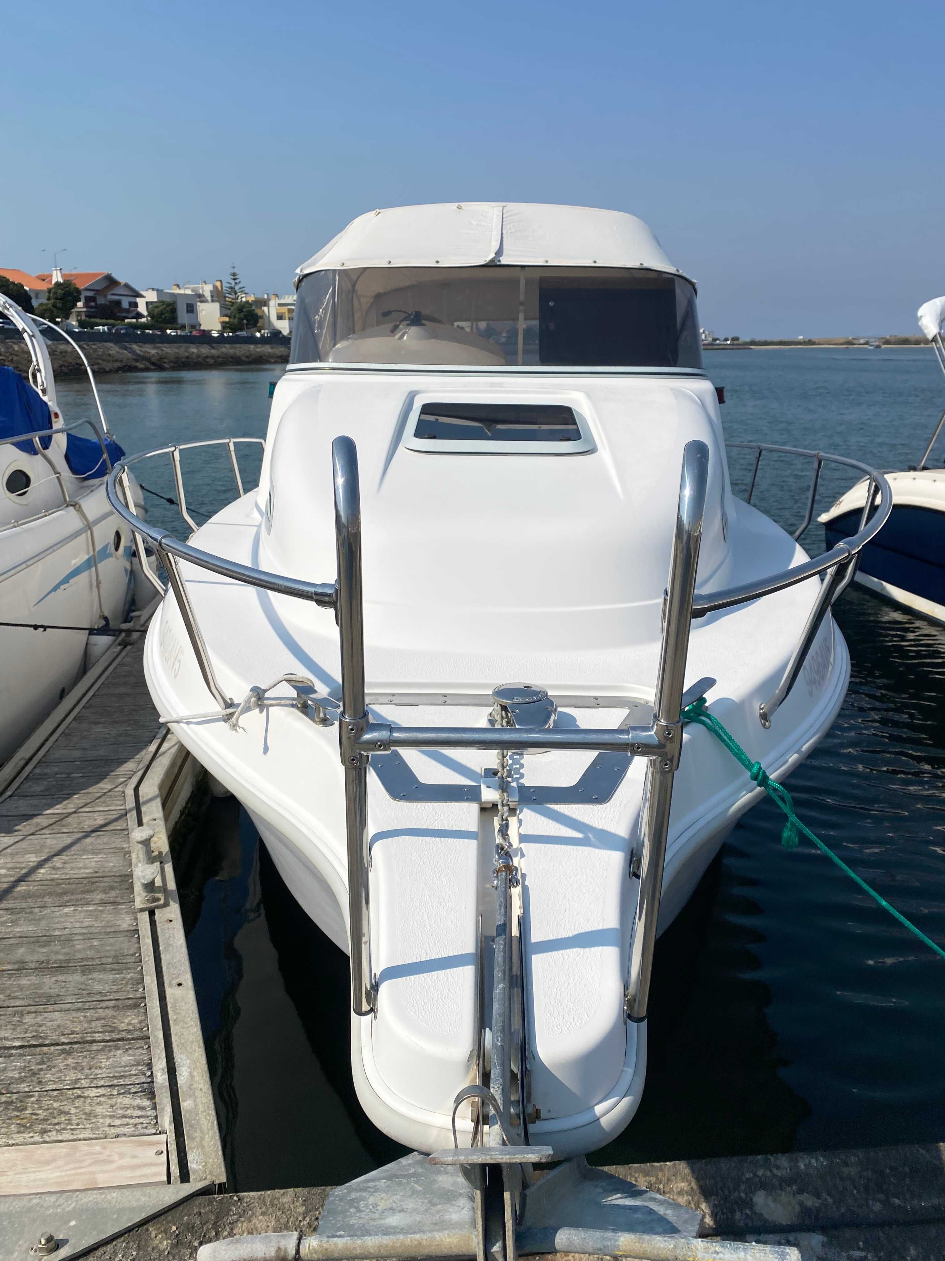 LANCHA 8,2 M.CABINADA