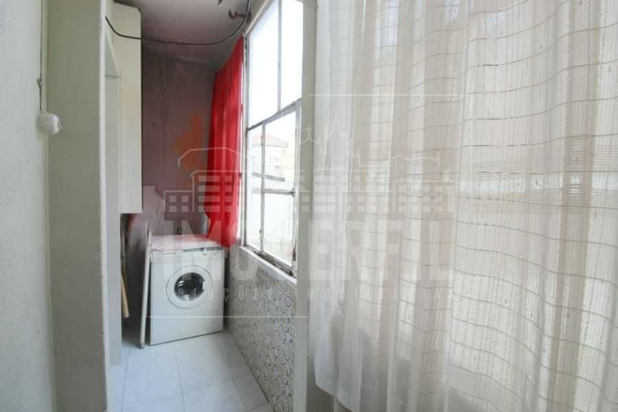 Apartamento no centro de Algés (Lisboa)