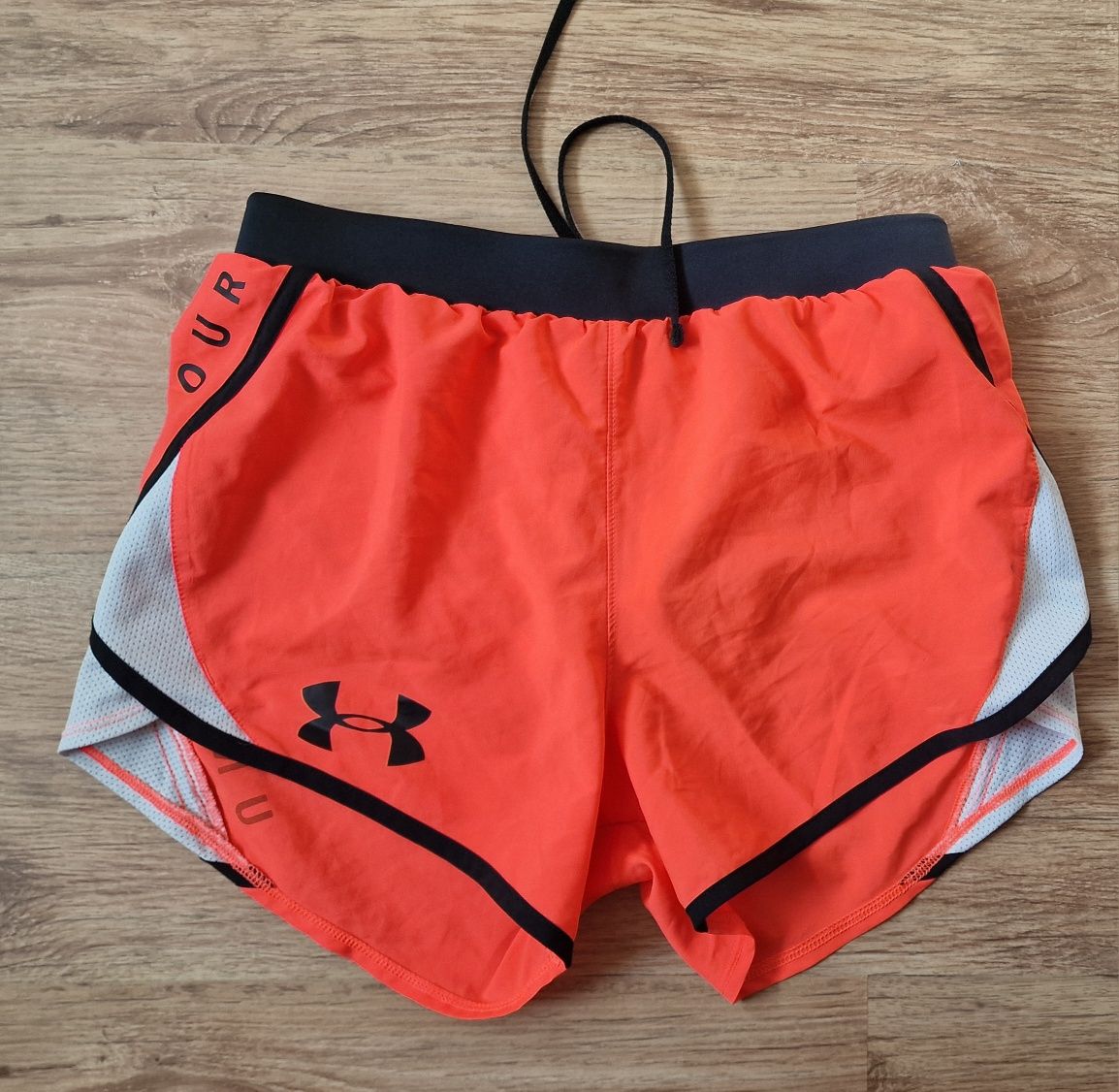 Under Armour rozmiar XS krótkie spodenki sportowe damskie