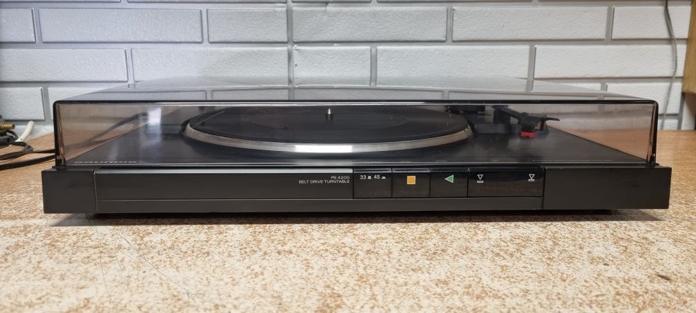 Gramofon turntable GRUNDIG PS 4200 automatic.