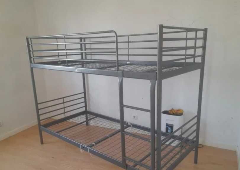 Beliche metálico IKEA SVÄRTA - cinzento