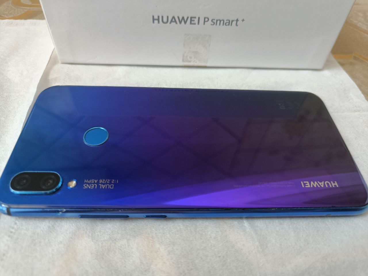Продам телефон HUAWEI P smart+