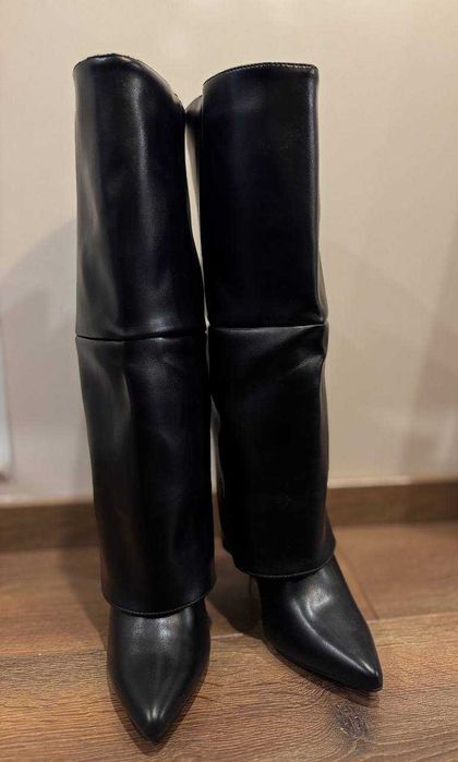 Чоботи на шпильці.