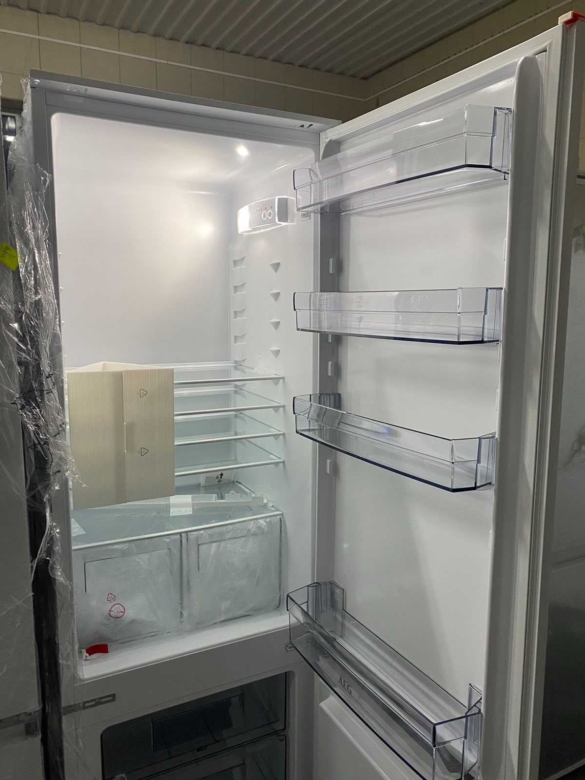 НОВИЙ Вбудований встраиваёмый холодильник AEG Італія2023 рік Nofrost