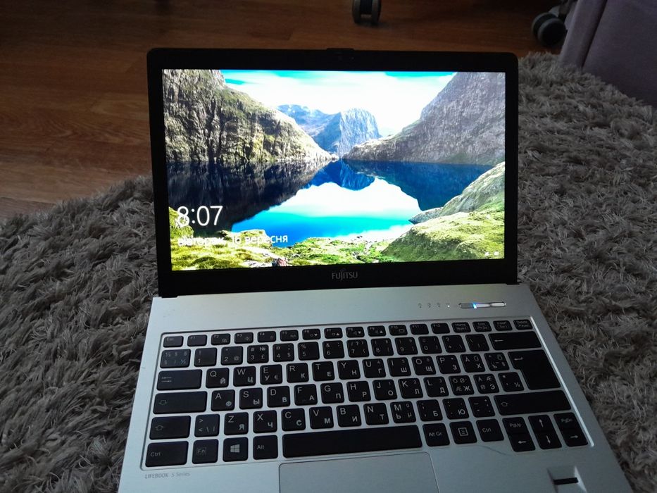 Ноутбук fujitsu s904  із док станцією, (intel core i7) та 2к дисплей