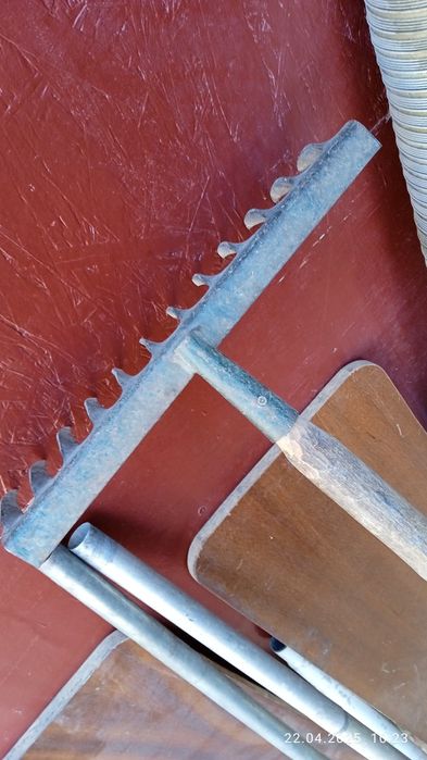 Вещи для дома - стекла  для книж. шкафов, аллюминиевая бадья, трубы..