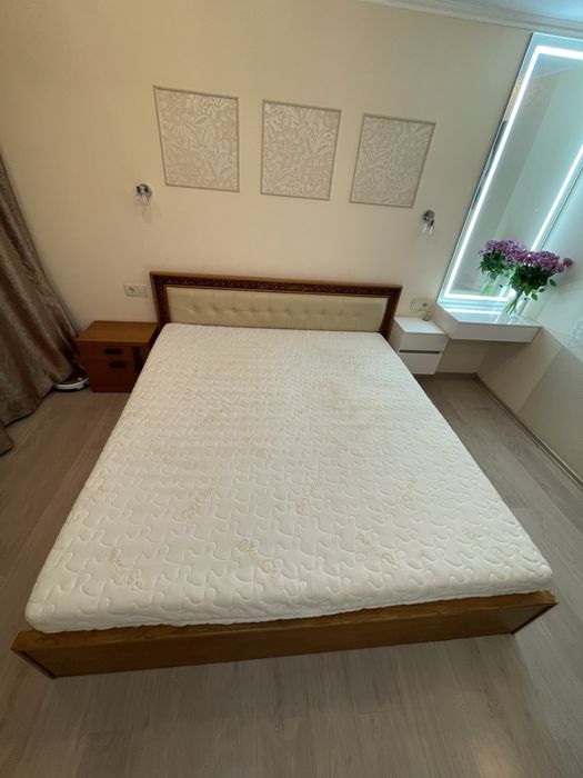 Продається двоспальне ліжко з масиву дуба