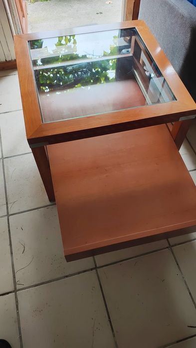 Stolik kawowy 61x61 mahoń drewno