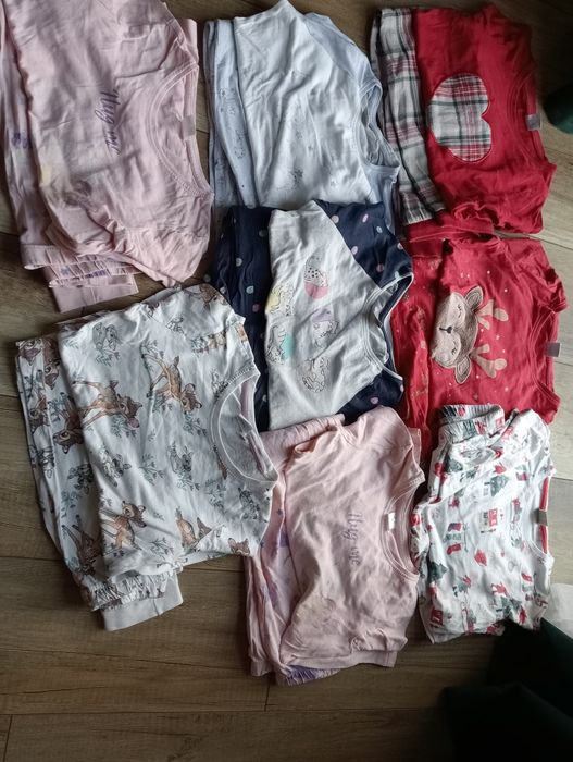 Sprzedam komplet piżam + szlafrok rozmiar 122 dla dziewczynki
