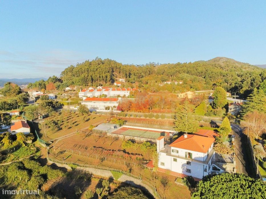 Quinta de lazer, casa remodelada, campo de ténis e piscina (O VALOR AT