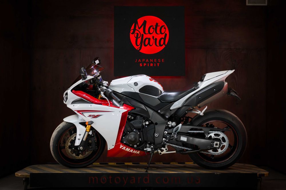 Yamaha R1 із Японії