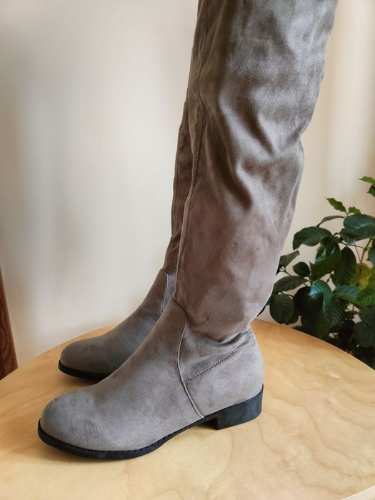 Kozaki zamszowe za kolano r. 39