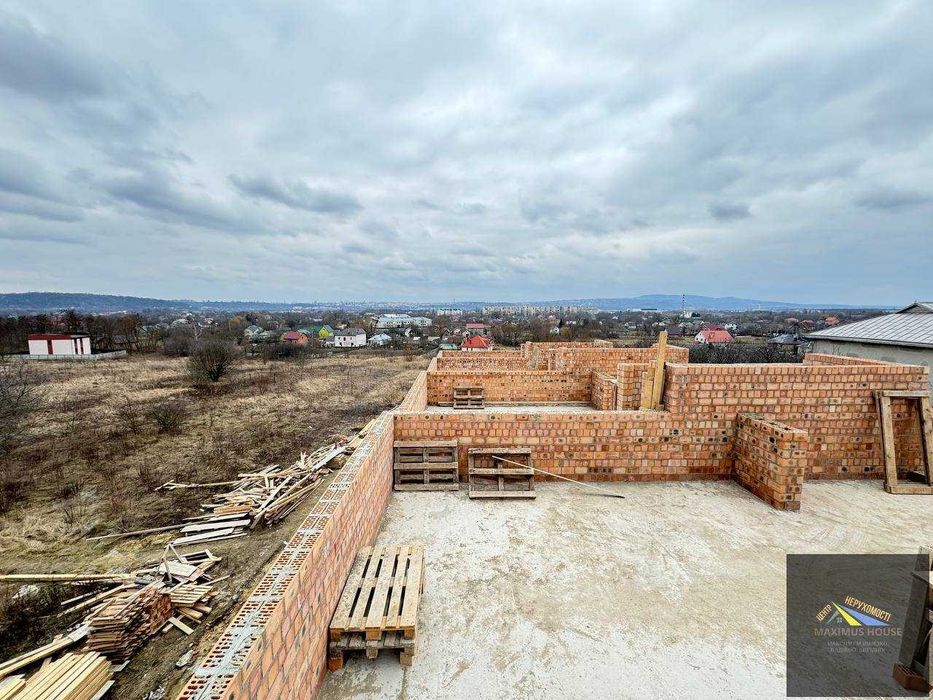 Двоповерхові таунхауси в закритому комплексі