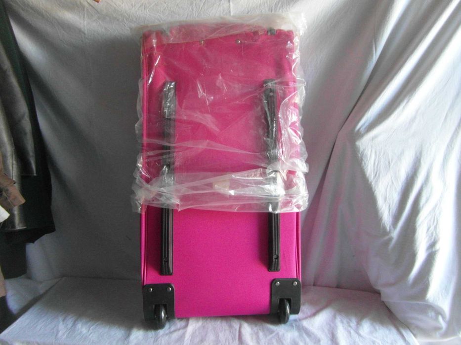 Saco trólei com rodas novo.