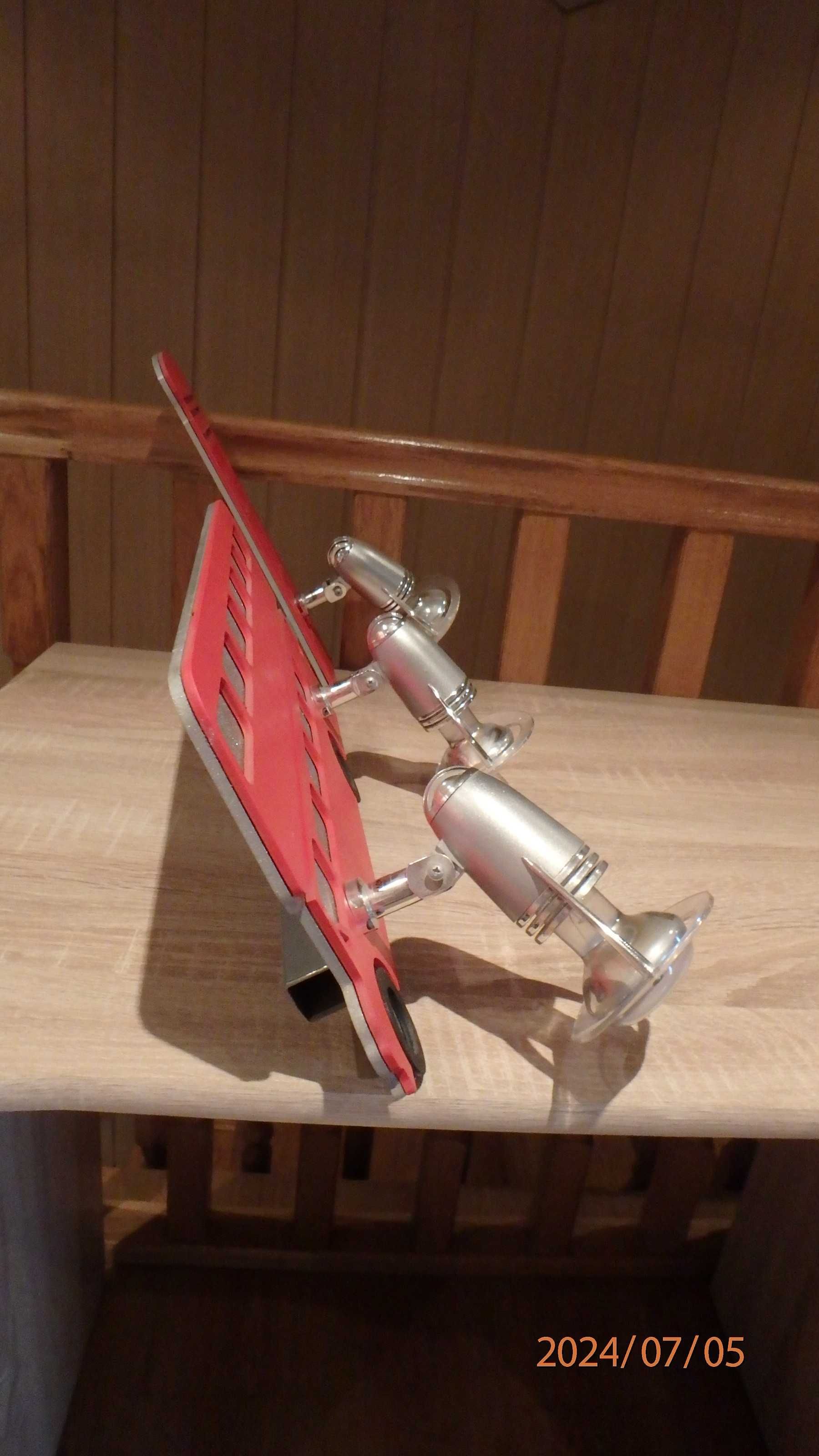 Lampa, kinkiet ścienny do pokoju dziecięcego.